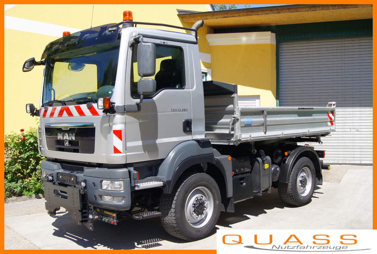 MAN TGM 13.290/4x4/TÜV/Euro 5/einzelbereift/Winterdienst - Hóeltakarító gép: 1 kép. MAN TGM 13.290/4x4/TÜV/Euro 5/einzelbereift/Winterdienst - Hóeltakarító gép: 1 kép.