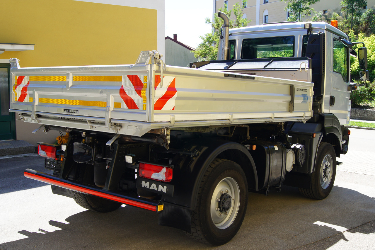 MAN TGM 13.290/4x4/TÜV/Euro 5/einzelbereift/Winterdienst - Hóeltakarító gép: 4 kép. MAN TGM 13.290/4x4/TÜV/Euro 5/einzelbereift/Winterdienst - Hóeltakarító gép: 4 kép.