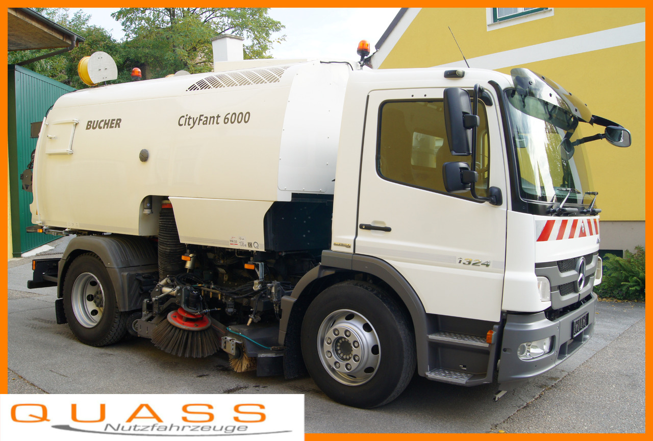 MERCEDES-BENZ ATEGO 1324 / BUCHER CityFant 6000 TWIN, beidseitig + Heck, Aufbaumotor - Utcaseprő gép: 1 kép. MERCEDES-BENZ ATEGO 1324 / BUCHER CityFant 6000 TWIN, beidseitig + Heck, Aufbaumotor - Utcaseprő gép: 1 kép.