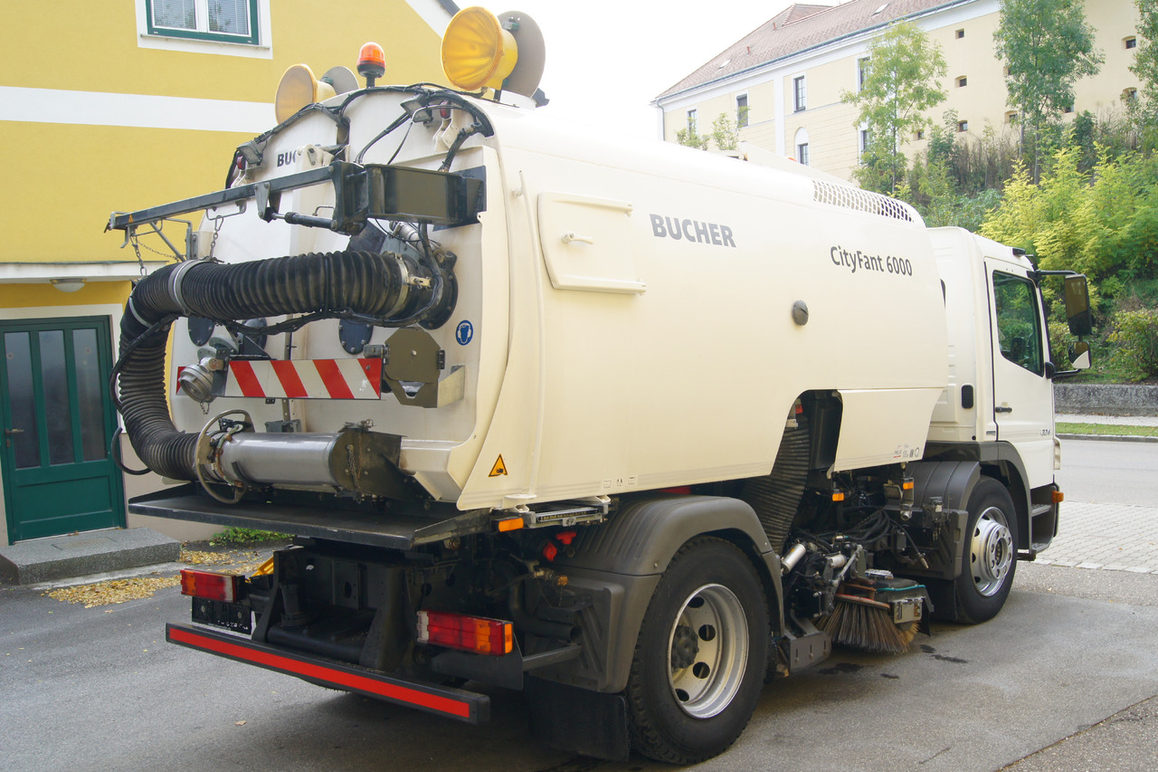 MERCEDES-BENZ ATEGO 1324 / BUCHER CityFant 6000 TWIN, beidseitig + Heck, Aufbaumotor - Utcaseprő gép: 5 kép. MERCEDES-BENZ ATEGO 1324 / BUCHER CityFant 6000 TWIN, beidseitig + Heck, Aufbaumotor - Utcaseprő gép: 5 kép.