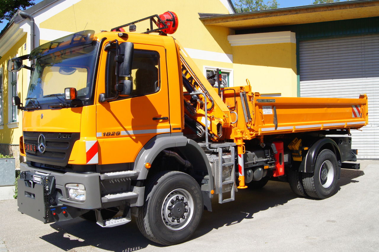 MERCEDES-BENZ AXOR 1829 4x4/EURO 5/ATLAS 65.2/MEILLER/Winterdienst - Hóeltakarító gép: 2 kép. MERCEDES-BENZ AXOR 1829 4x4/EURO 5/ATLAS 65.2/MEILLER/Winterdienst - Hóeltakarító gép: 2 kép.