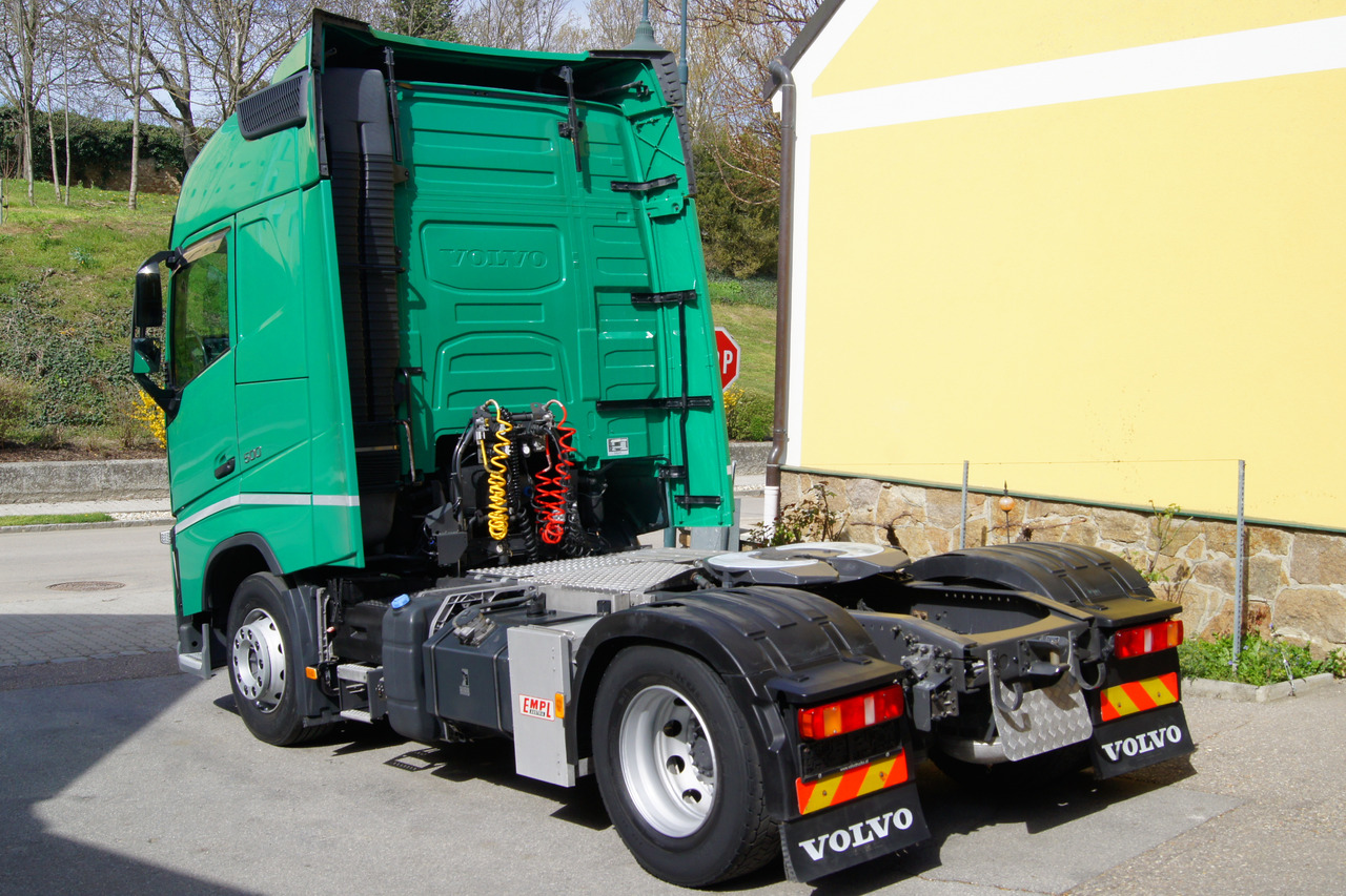 Volvo FH 500/Hydraulik/Retarder/Spoiler/422tkm/TÜV/E6 - Nyergesvontató: 3 kép. Volvo FH 500/Hydraulik/Retarder/Spoiler/422tkm/TÜV/E6 - Nyergesvontató: 3 kép.