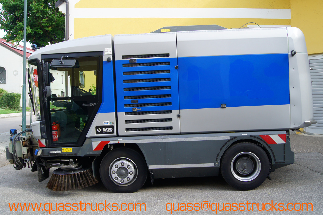 RAVO 560 /EURO 6/TÜV/3.Kehrbesen/Recyclingsystem - Utcaseprő gép: 3 kép. RAVO 560 /EURO 6/TÜV/3.Kehrbesen/Recyclingsystem - Utcaseprő gép: 3 kép.