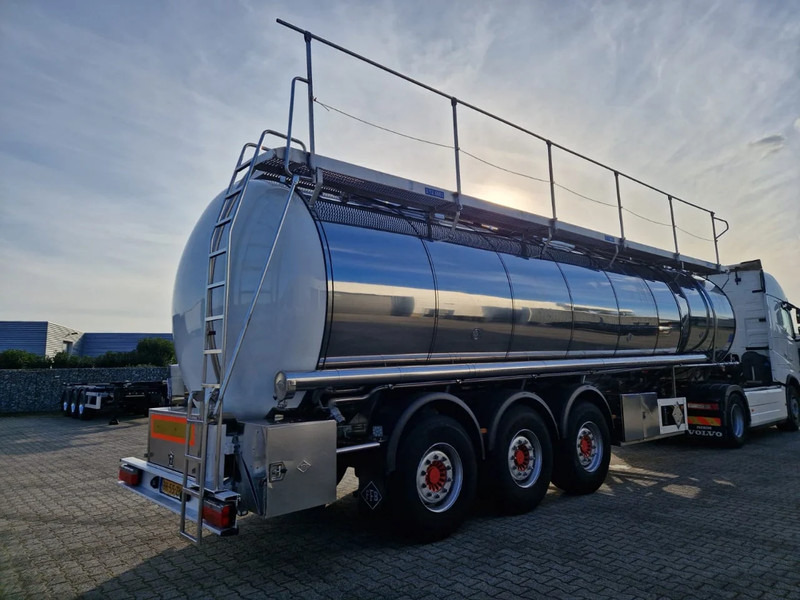 Feldbinder 38000 liter 3 kamer tankoplegger met CIP Leiding - Tartályos félpótkocsi: 5 kép. Feldbinder 38000 liter 3 kamer tankoplegger met CIP Leiding - Tartályos félpótkocsi: 5 kép.