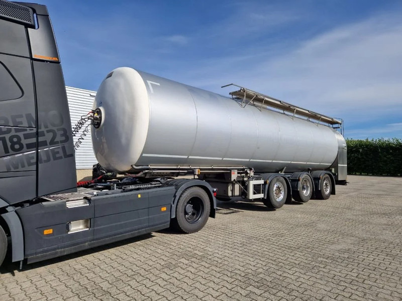G.magyar 36000 liter geïsoleerde intra / melk tankoplegger met VSE Besturing en pomp - Tartályos félpótkocsi: 1 kép. G.magyar 36000 liter geïsoleerde intra / melk tankoplegger met VSE Besturing en pomp - Tartályos félpótkocsi: 1 kép.