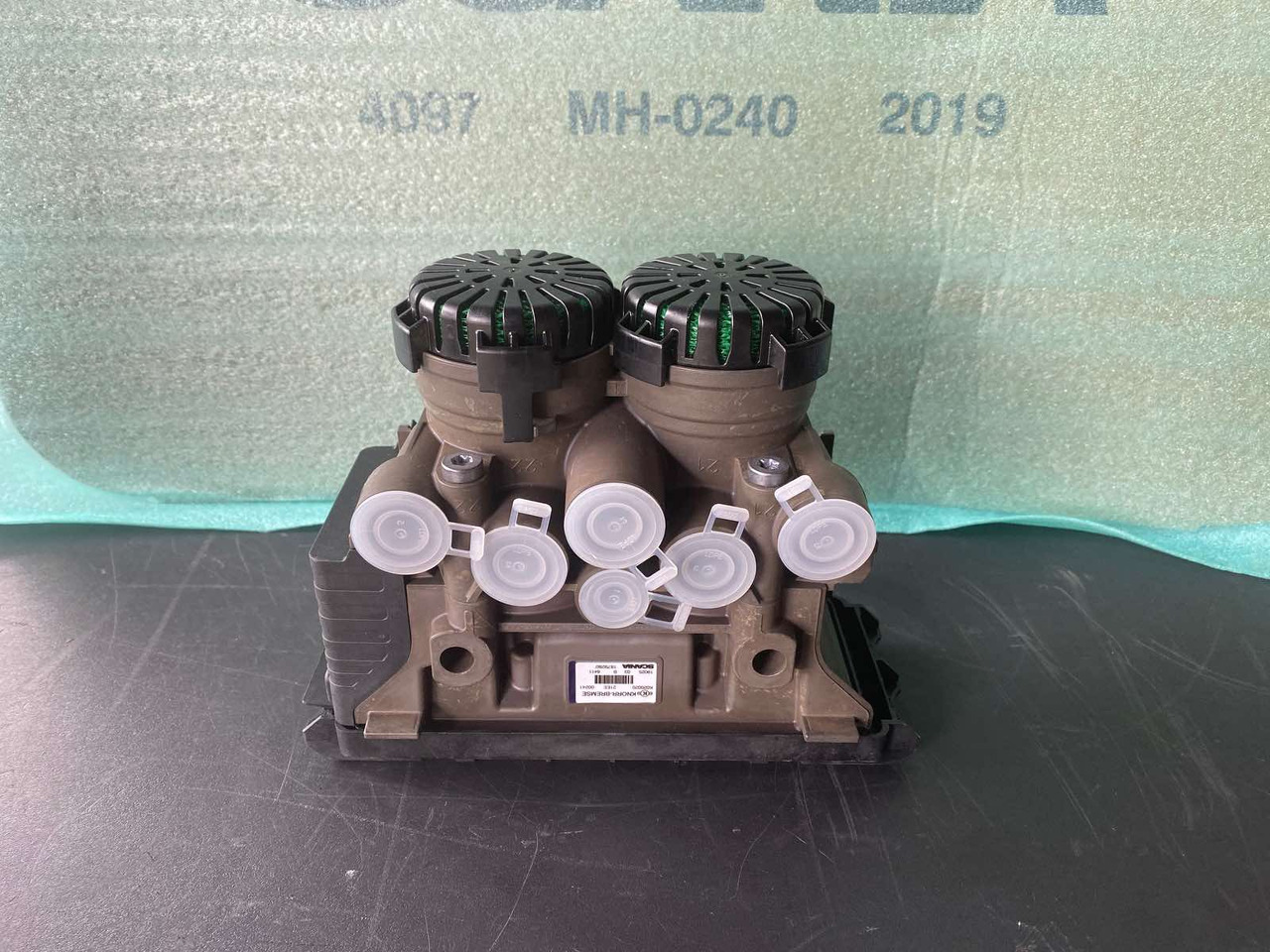 SCANIA AIR VALVE 1879280, 1879275 - Fékszelep - Teherautó: 1 kép. SCANIA AIR VALVE 1879280, 1879275 - Fékszelep - Teherautó: 1 kép.