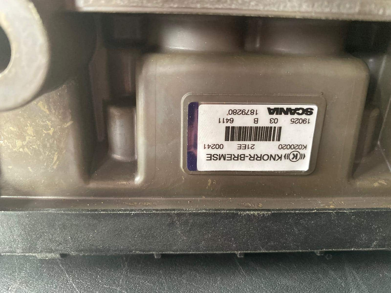 SCANIA AIR VALVE 1879280, 1879275 - Fékszelep - Teherautó: 3 kép. SCANIA AIR VALVE 1879280, 1879275 - Fékszelep - Teherautó: 3 kép.