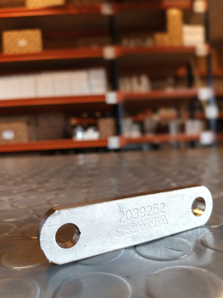SCANIA BRACKET - 2039252 - Motortartó bak - Teherautó: 1 kép. SCANIA BRACKET - 2039252 - Motortartó bak - Teherautó: 1 kép.