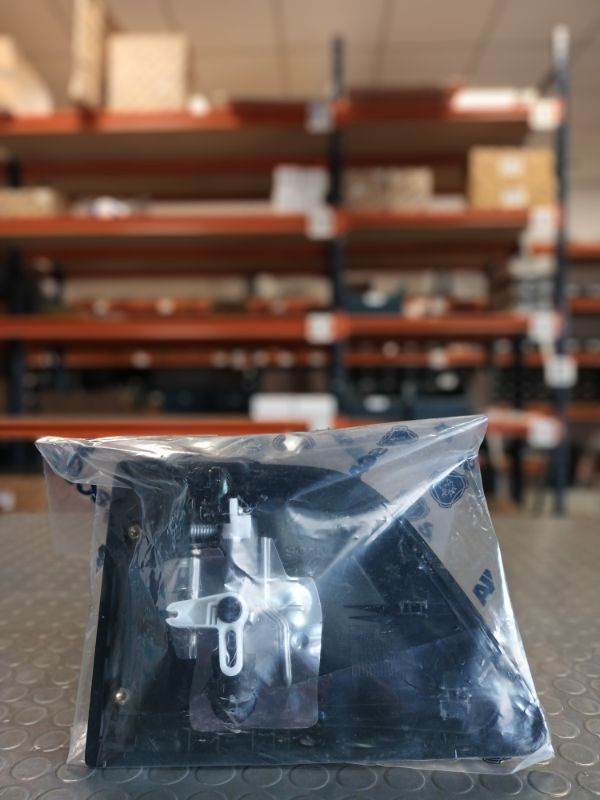 SCANIA DOOR HANDLE - 2371254 - Ajtó és alkatrészek - Teherautó: 1 kép. SCANIA DOOR HANDLE - 2371254 - Ajtó és alkatrészek - Teherautó: 1 kép.