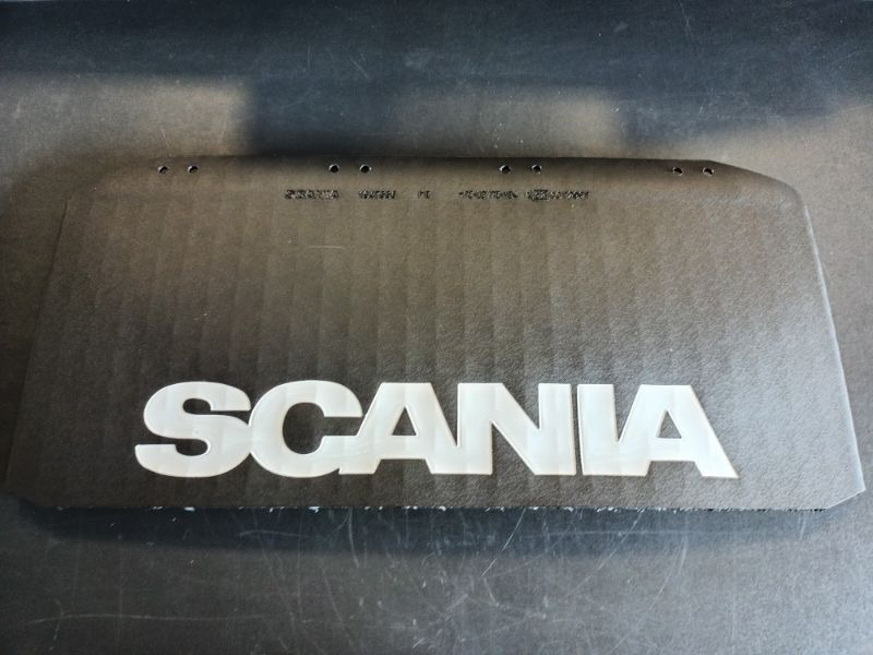 SCANIA MUDFLAP - 1947558 - Sárvédő - Teherautó: 1 kép. SCANIA MUDFLAP - 1947558 - Sárvédő - Teherautó: 1 kép.