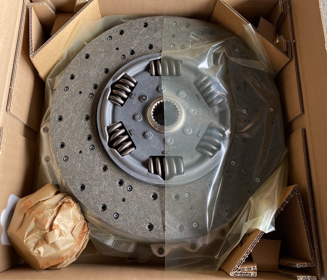 SCANIA NEW CLUTCH KIT - 3400 700 663 - Kuplung és alkatrészek - Teherautó: 1 kép. SCANIA NEW CLUTCH KIT - 3400 700 663 - Kuplung és alkatrészek - Teherautó: 1 kép.