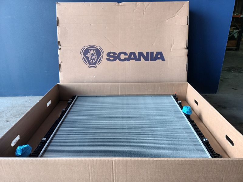 SCANIA RADIATOR 100dm² - 2552202 - Radiátor - Teherautó: 1 kép. SCANIA RADIATOR 100dm² - 2552202 - Radiátor - Teherautó: 1 kép.