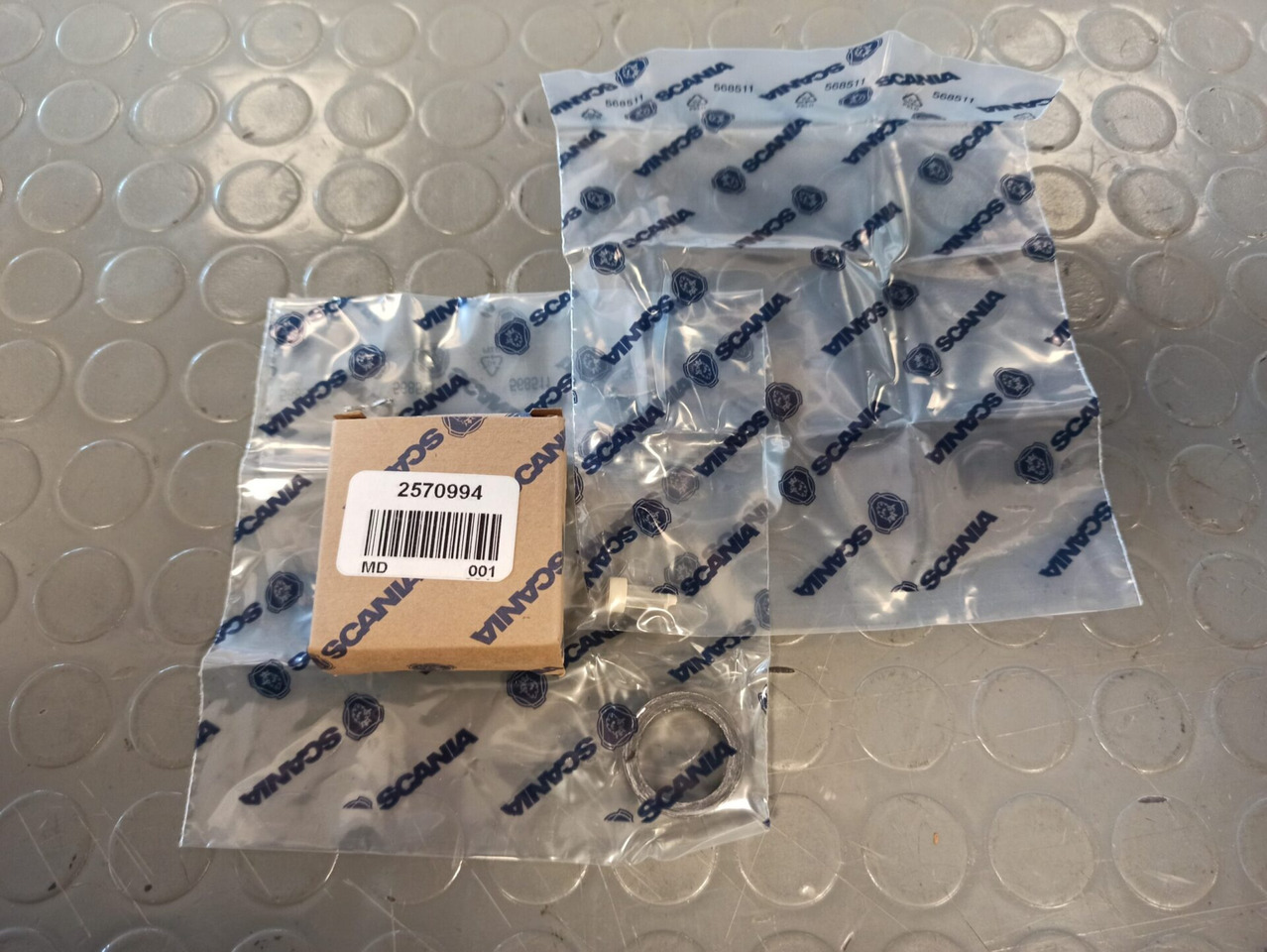 SCANIA REPAIR KIT 2570994 - Motorfelújító készlet - Teherautó: 1 kép. SCANIA REPAIR KIT 2570994 - Motorfelújító készlet - Teherautó: 1 kép.