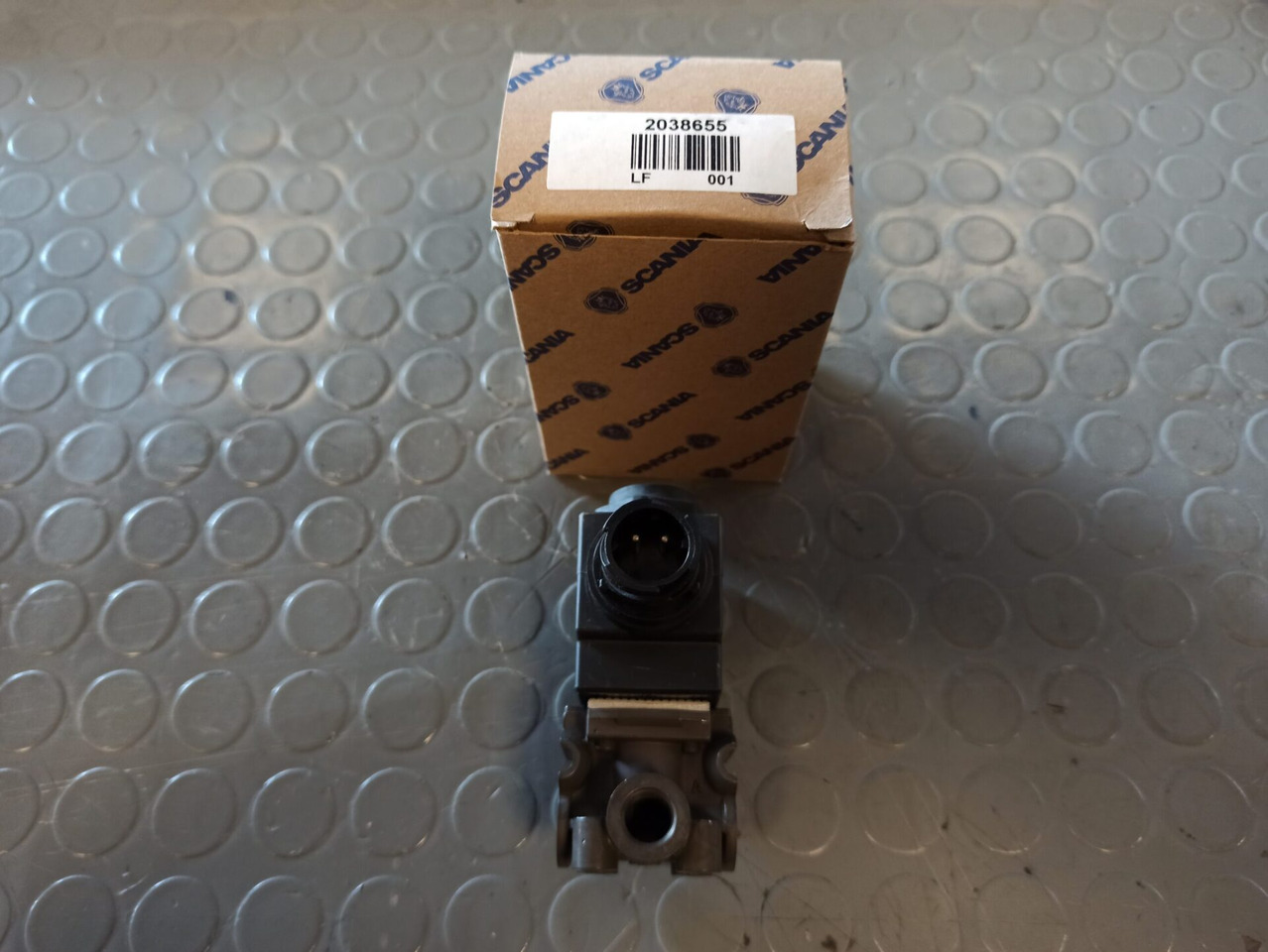 SCANIA SOLENOID VALVE 2038655 - Hátsó tengely - Teherautó: 2 kép. SCANIA SOLENOID VALVE 2038655 - Hátsó tengely - Teherautó: 2 kép.