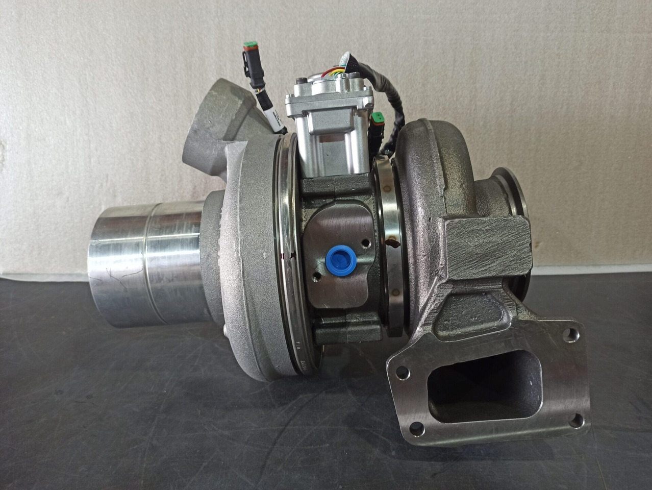 SCANIA TURBOCHARGER 5352708, 2484276 - Turbó - Teherautó: 2 kép. SCANIA TURBOCHARGER 5352708, 2484276 - Turbó - Teherautó: 2 kép.