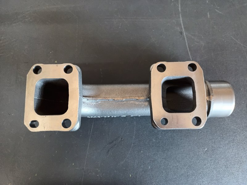 VOLVO EXHAUST MANIFOLD 20901584 - Kipufogó leömlő - Teherautó: 2 kép. VOLVO EXHAUST MANIFOLD 20901584 - Kipufogó leömlő - Teherautó: 2 kép.