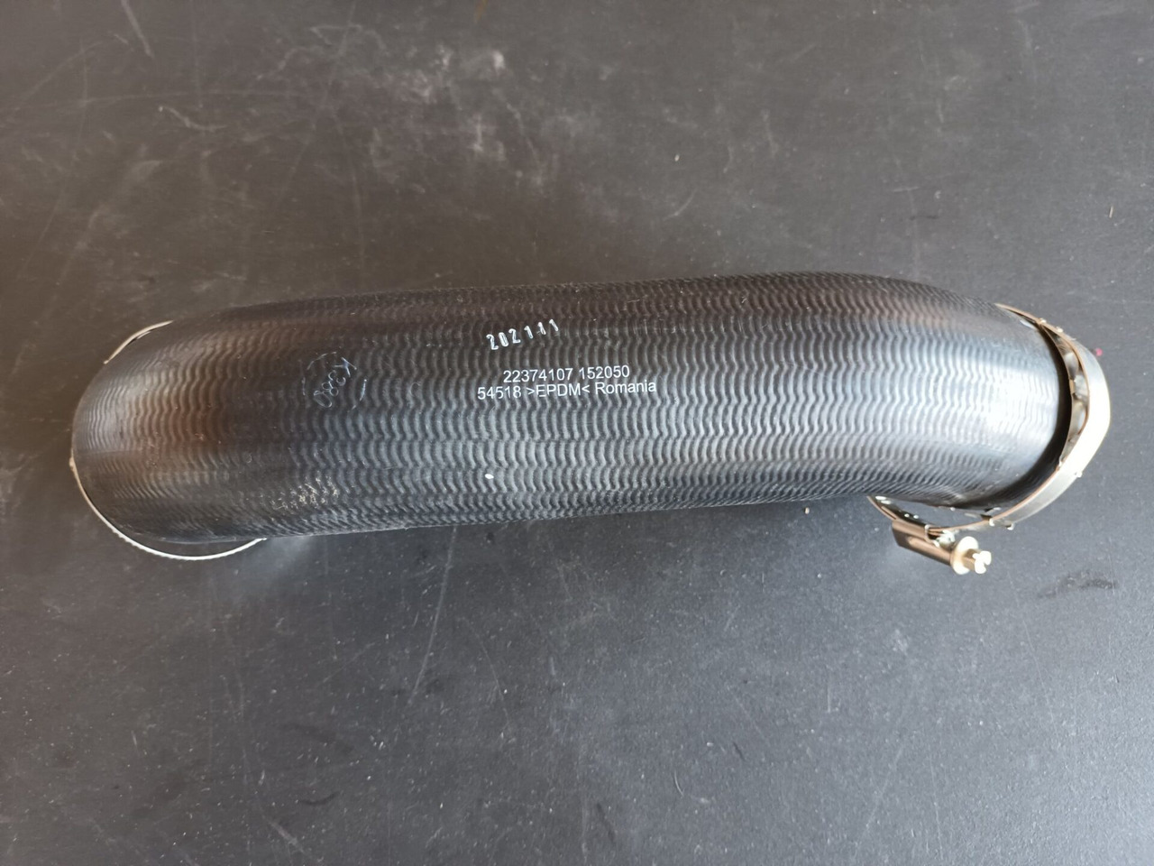 VOLVO HOSE 22374107 - Sebességváltó és alkatrészek - Teherautó: 1 kép. VOLVO HOSE 22374107 - Sebességváltó és alkatrészek - Teherautó: 1 kép.