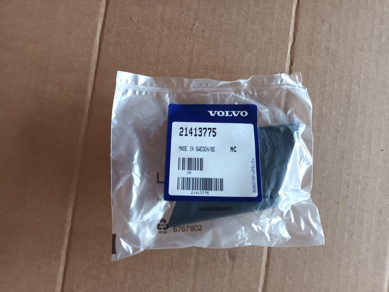 VOLVO LAMP LID RIGHT - 21413775 - Lámpá/ Világítás - Teherautó: 1 kép. VOLVO LAMP LID RIGHT - 21413775 - Lámpá/ Világítás - Teherautó: 1 kép.