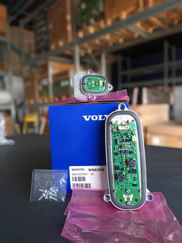 VOLVO MODULE 82494763 - Elektromos rendszer - Teherautó: 1 kép. VOLVO MODULE 82494763 - Elektromos rendszer - Teherautó: 1 kép.