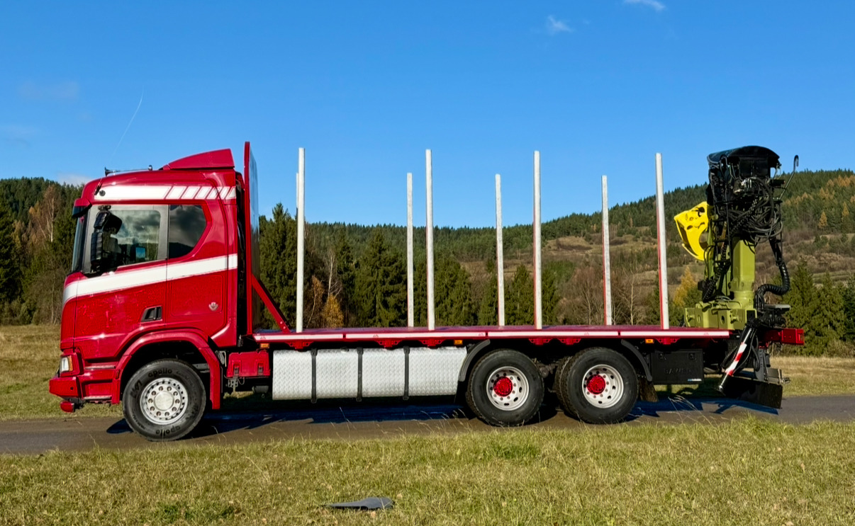 SCANIA R520 XT - Rönkszállító teherautó, Darus autó: 3 kép. SCANIA R520 XT - Rönkszállító teherautó, Darus autó: 3 kép.