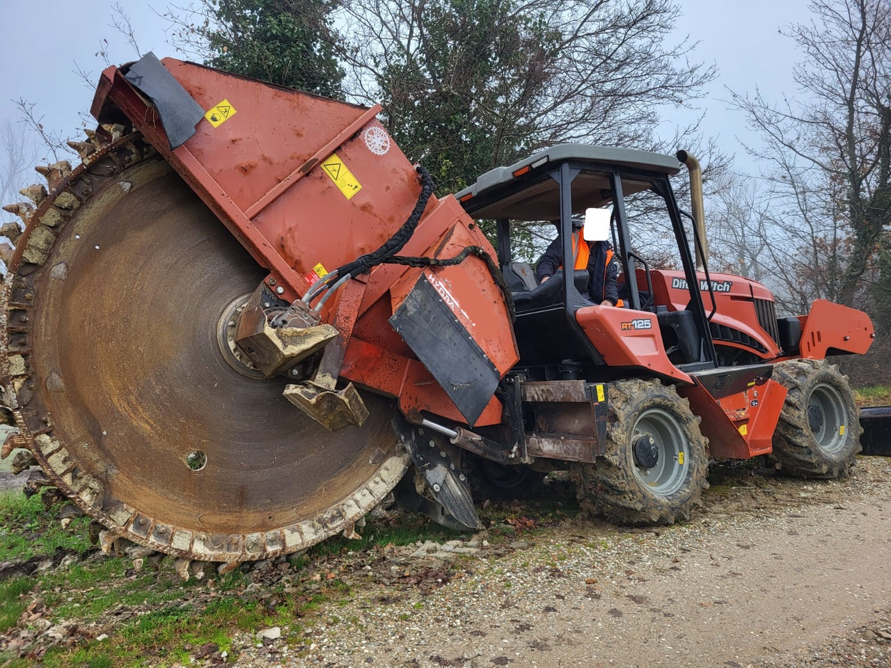 DITCH WITCH RT125 - Árokásó: 1 kép. DITCH WITCH RT125 - Árokásó: 1 kép.