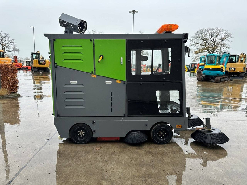 Å koda DY2400 - Utcaseprő gép: 4 kép. Å koda DY2400 - Utcaseprő gép: 4 kép.