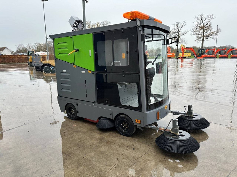 Å koda DY2400 - Utcaseprő gép: 3 kép. Å koda DY2400 - Utcaseprő gép: 3 kép.