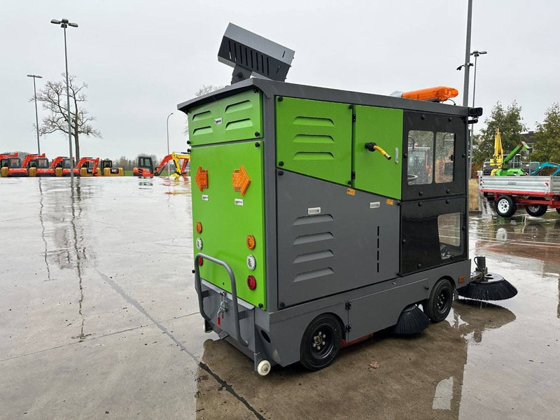 Å koda DY2400 - Utcaseprő gép: 5 kép. Å koda DY2400 - Utcaseprő gép: 5 kép.