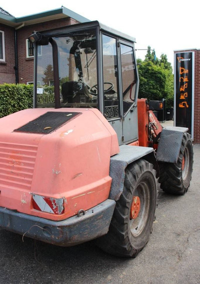 Atlas 86E - Gumikerekes homlokrakodó: 5 kép. Atlas 86E - Gumikerekes homlokrakodó: 5 kép.