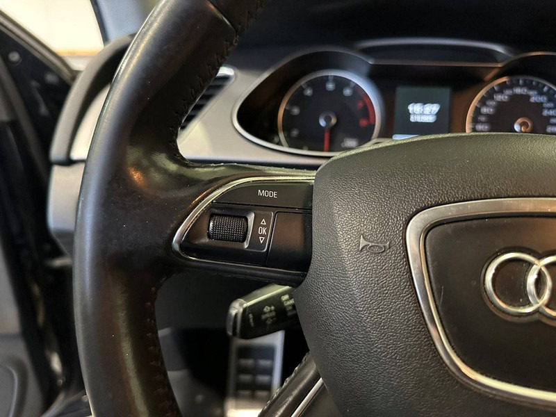 Szedán Audi A4 AVANT Business Edition: 9 kép. Szedán Audi A4 AVANT Business Edition: 9 kép.