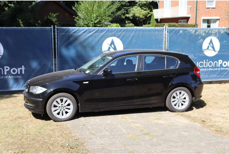 BMW 1 Serie 116i - Szedán: 1 kép. BMW 1 Serie 116i - Szedán: 1 kép.