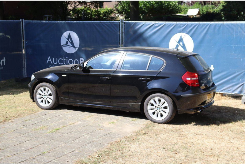 BMW 1 Serie 116i - Szedán: 3 kép. BMW 1 Serie 116i - Szedán: 3 kép.