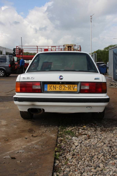 BMW 3 Serie 320i - Autó: 4 kép. BMW 3 Serie 320i - Autó: 4 kép.