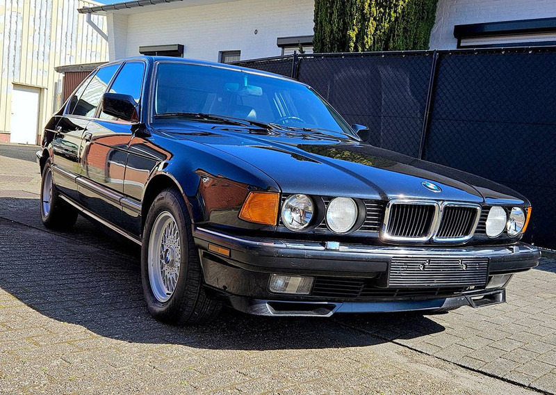 BMW 750IL - Szedán: 4 kép. BMW 750IL - Szedán: 4 kép.
