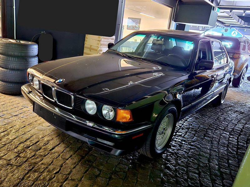 BMW 750IL - Szedán: 1 kép. BMW 750IL - Szedán: 1 kép.