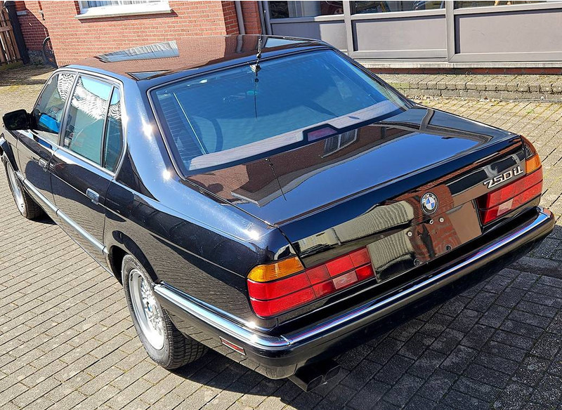 BMW 750IL - Szedán: 2 kép. BMW 750IL - Szedán: 2 kép.