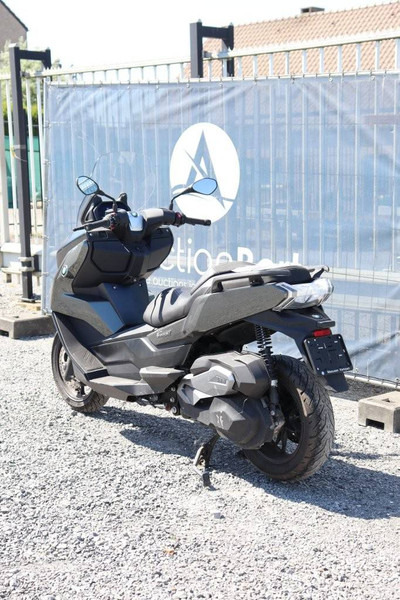 BMW C 400 GT - Motorkerékpár: 3 kép. BMW C 400 GT - Motorkerékpár: 3 kép.