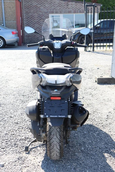 BMW C 400 GT - Motorkerékpár: 4 kép. BMW C 400 GT - Motorkerékpár: 4 kép.