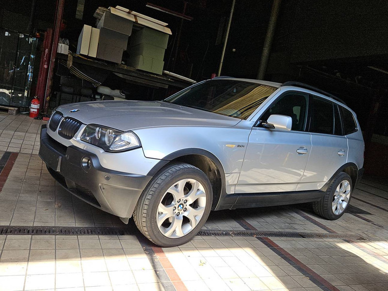 BMW X3 _ 3.0i Automatic - Szedán: 3 kép. BMW X3 _ 3.0i Automatic - Szedán: 3 kép.