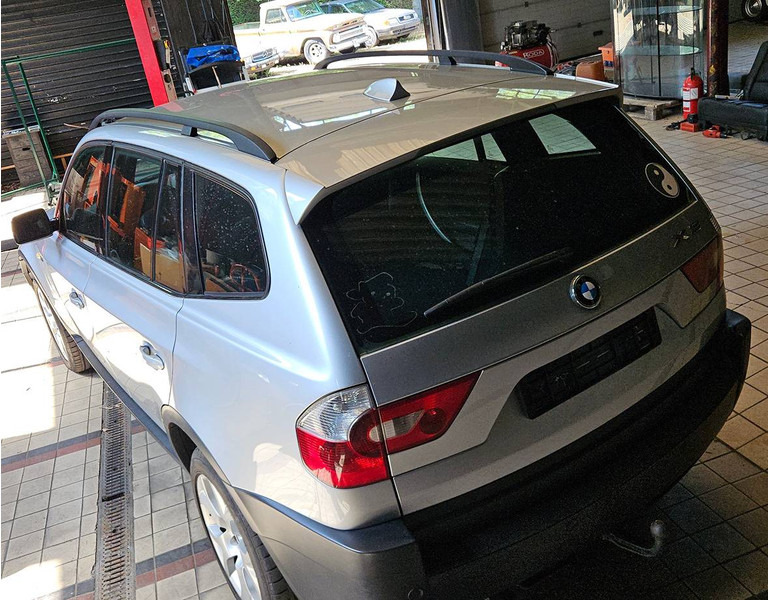 BMW X3 _ 3.0i Automatic - Szedán: 2 kép. BMW X3 _ 3.0i Automatic - Szedán: 2 kép.