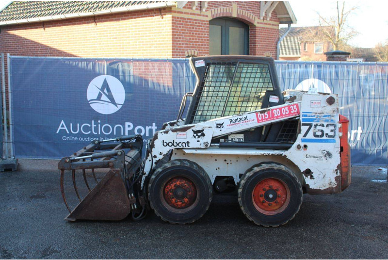 Bobcat 763 - Gumikerekes homlokrakodó: 2 kép. Bobcat 763 - Gumikerekes homlokrakodó: 2 kép.