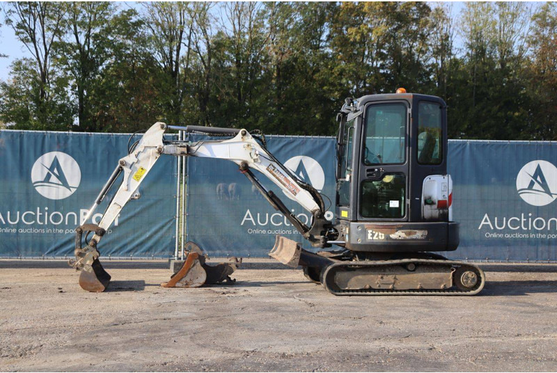 Bobcat E26 - Lánctalpas kotró: 1 kép. Bobcat E26 - Lánctalpas kotró: 1 kép.
