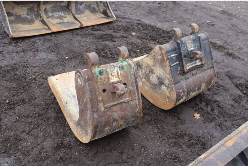 Lánctalpas kotró Bobcat E50: 19 kép.