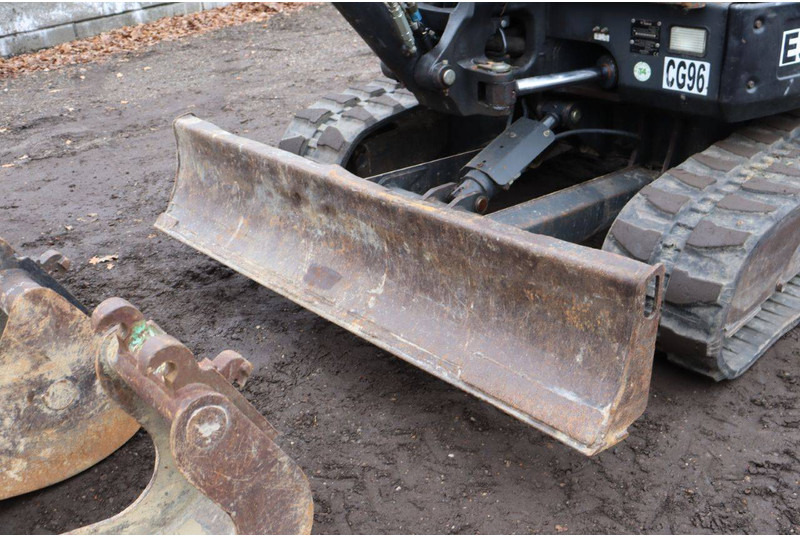 Lánctalpas kotró Bobcat E50: 20 kép.