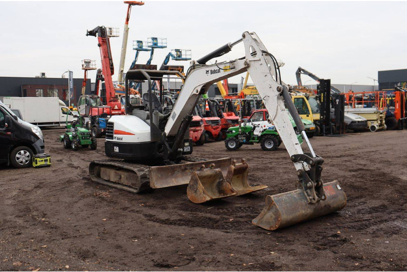 Lánctalpas kotró Bobcat E50: 7 kép.