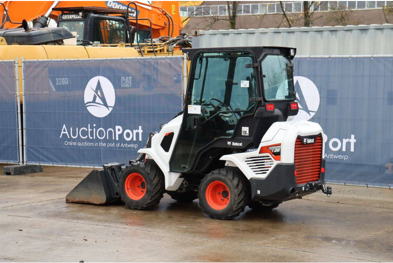 Bobcat L28 - Gumikerekes homlokrakodó: 3 kép. Bobcat L28 - Gumikerekes homlokrakodó: 3 kép.