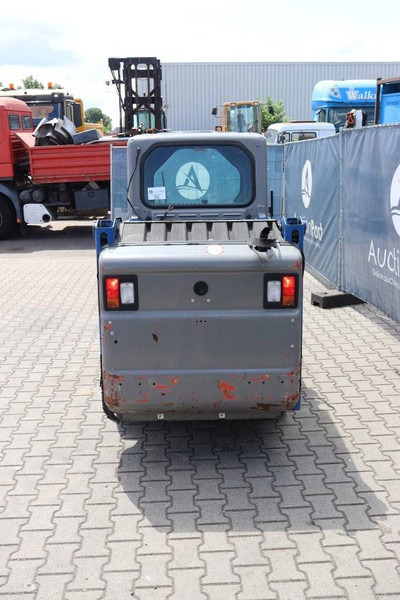 Bobcat S100 - Gumikerekes homlokrakodó: 4 kép. Bobcat S100 - Gumikerekes homlokrakodó: 4 kép.