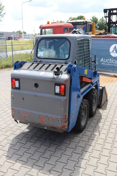Bobcat S100 - Gumikerekes homlokrakodó: 5 kép. Bobcat S100 - Gumikerekes homlokrakodó: 5 kép.