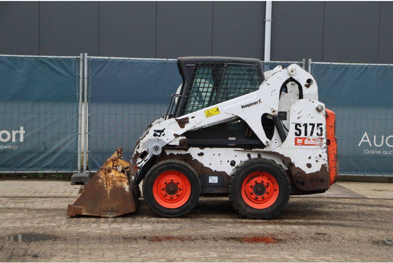 Bobcat S175 - Gumikerekes homlokrakodó: 1 kép. Bobcat S175 - Gumikerekes homlokrakodó: 1 kép.