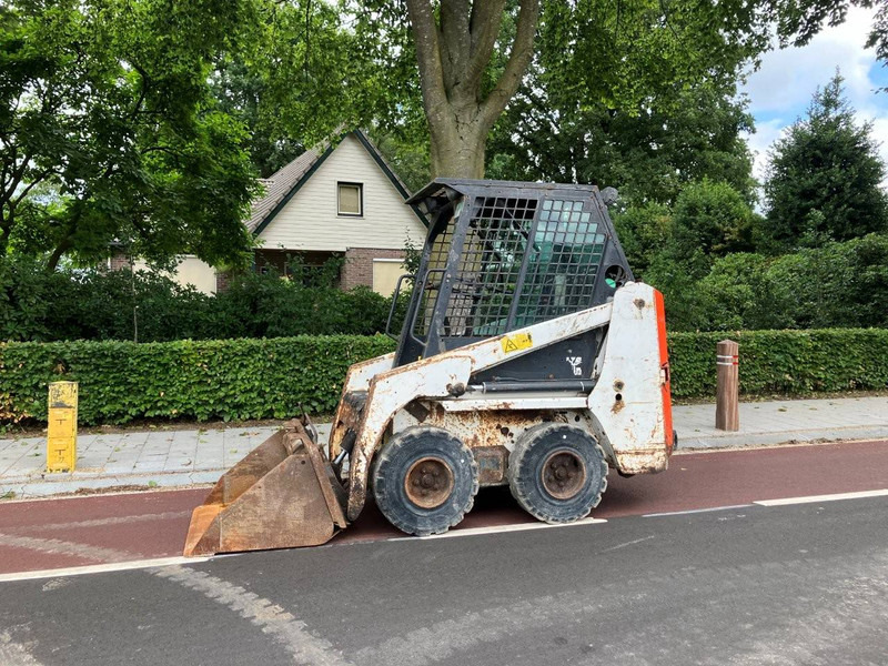 Bobcat S70 - Gumikerekes homlokrakodó: 1 kép. Bobcat S70 - Gumikerekes homlokrakodó: 1 kép.